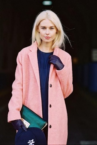 С чем носить черные кожаные перчатки женщине