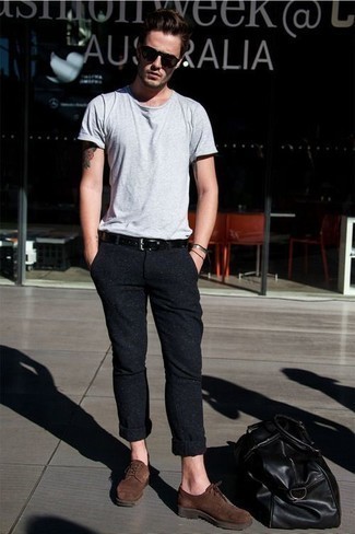 С чем носить черную кожаную дорожную сумку мужчине