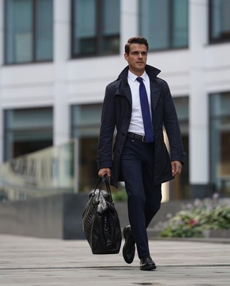 С чем носить черную кожаную дорожную сумку мужчине