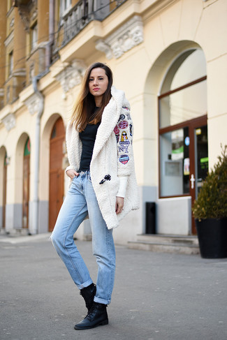 С чем носить черные кожаные ботинки на шнуровке женщине