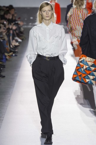 С чем носить черные кожаные туфли на шнуровке женщине