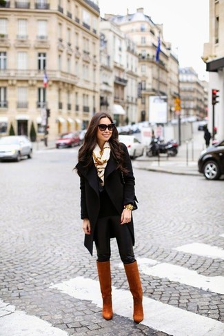 Как носить черные кожаные леггинсы с черным пальто