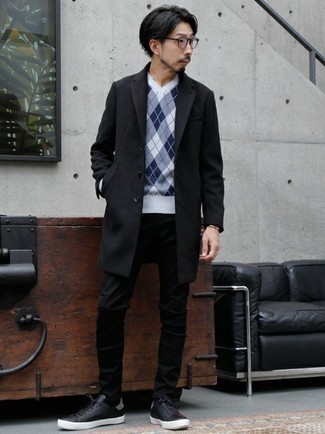 С чем носить черные кожаные низкие кеды мужчине