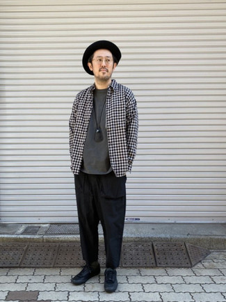 С чем носить черные кожаные низкие кеды мужчине