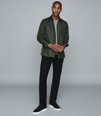 С чем носить черные кожаные низкие кеды мужчине