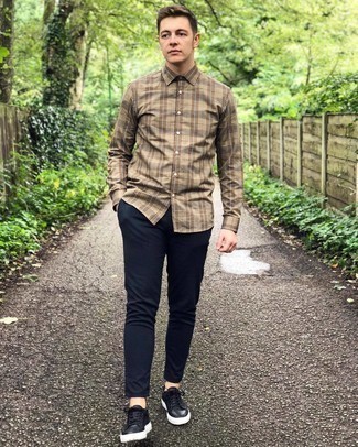 С чем носить черные кожаные низкие кеды мужчине