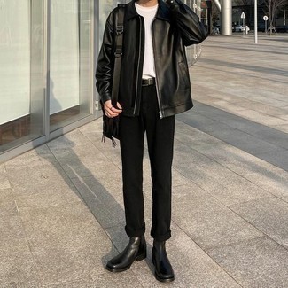 С чем носить черную кожаную сумку почтальона