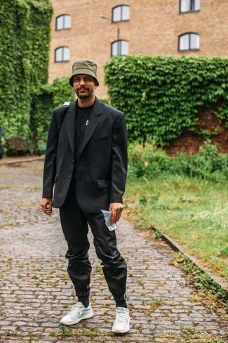 С чем носить черные кожаные брюки мужчине