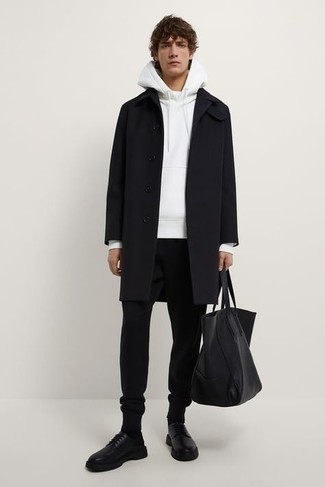 С чем носить черную кожаную большую сумку мужчине