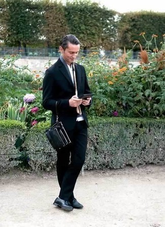 С чем носить черный кожаный мужской клатч мужчине