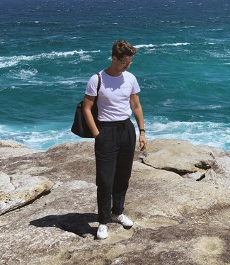 С чем носить черные льняные брюки чинос