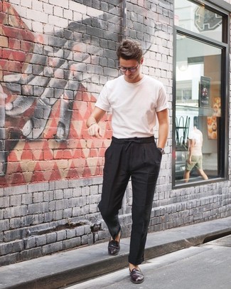 С чем носить черные льняные брюки мужчине