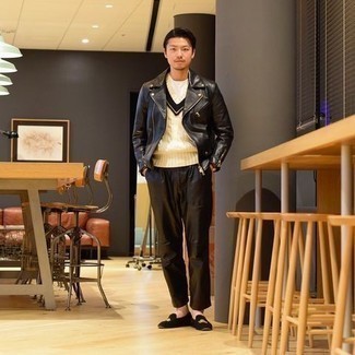 Какие косухи носить с черными лоферами мужчине