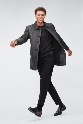 Какие вязаные свитера носить с черными лоферами мужчине