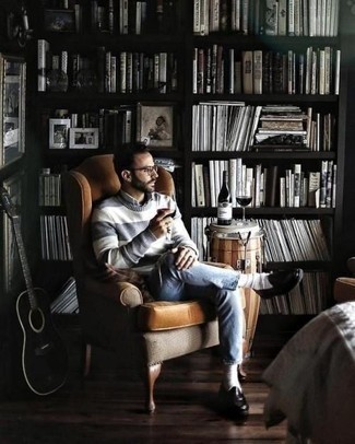 Какие свитера с круглым вырезом носить с черными лоферами мужчине