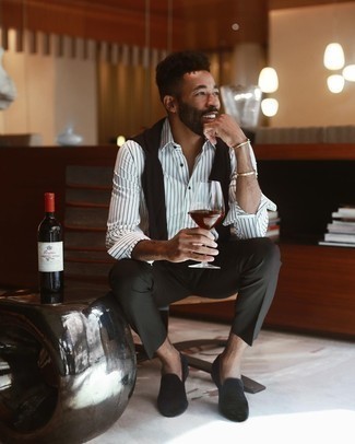 Какие свитера с круглым вырезом носить с черными лоферами мужчине