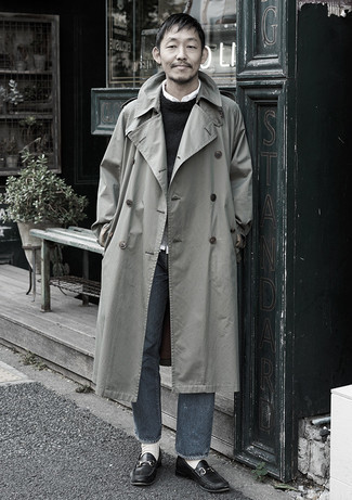 Какие свитера с круглым вырезом носить с черными лоферами мужчине