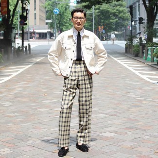 Какие джинсовые куртки носить с черными лоферами мужчине