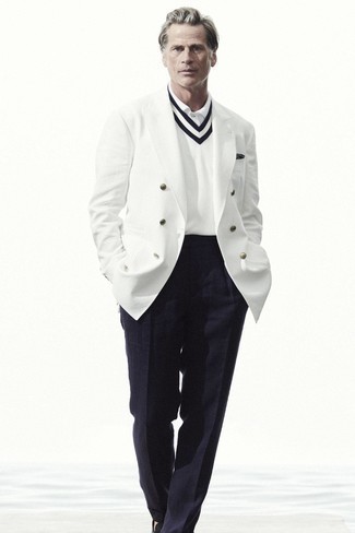 Какие двубортные пиджаки носить с черными лоферами мужчине