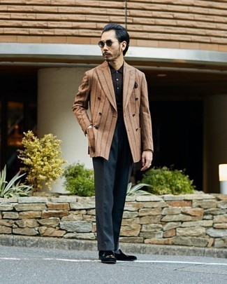 Какие классические брюки носить с черными лоферами мужчине