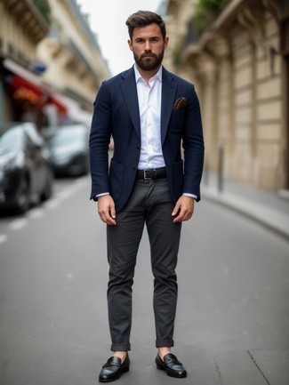 Какие классические брюки носить с черными лоферами мужчине