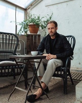 Какие куртки-рубашки носить с черными лоферами мужчине