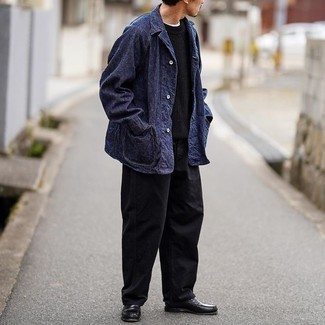 Какие куртки-рубашки носить с черными лоферами мужчине