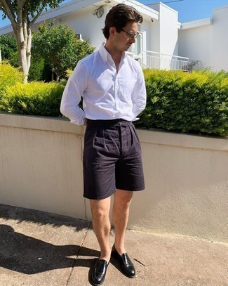 Какие шорты носить с черными лоферами мужчине