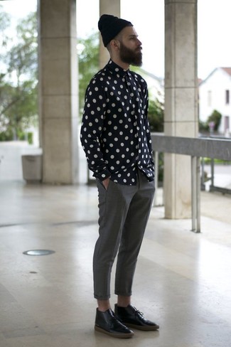 С чем носить черную рубашку с длинным рукавом мужчине в стиле кэжуал