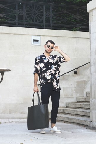 С чем носить черную рубашку с длинным рукавом в 20 лет мужчине