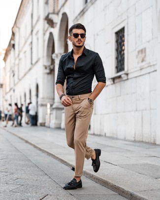 С чем носить черную рубашку с длинным рукавом в 20 лет мужчине