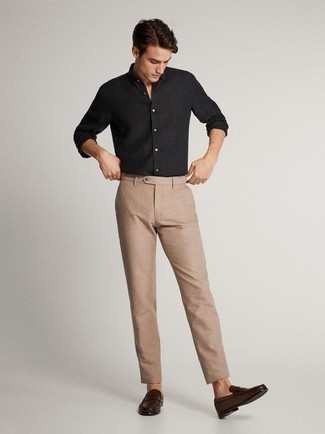 С чем носить черную рубашку с длинным рукавом в 20 лет мужчине