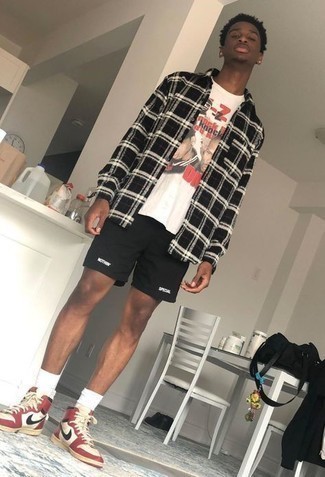 С чем носить черную рубашку с длинным рукавом мужчине