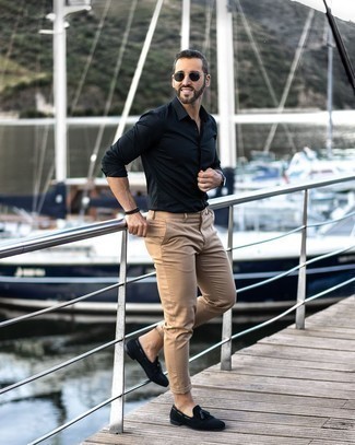 С чем носить черную рубашку с длинным рукавом мужчине