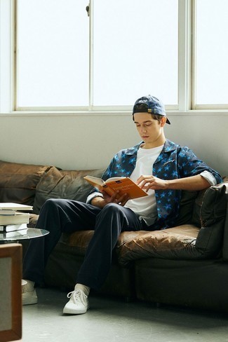 С чем носить черную рубашку с длинным рукавом мужчине