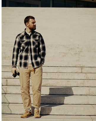 С чем носить черную рубашку с длинным рукавом мужчине