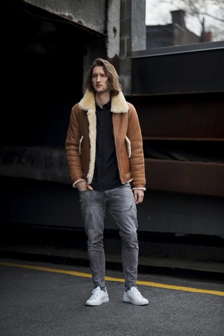 Какие короткие дубленки носить с черной рубашкой с длинным рукавом мужчине