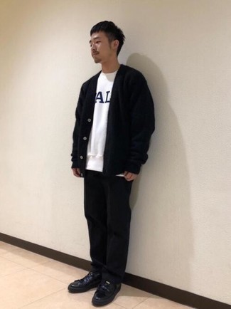 Какие кардиганы носить с черными низкими кедами мужчине