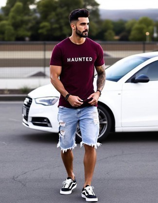 С чем носить черные низкие кеды мужчине