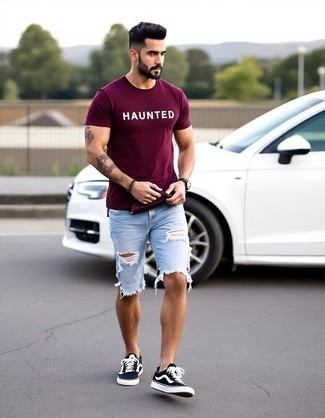 С чем носить черные низкие кеды мужчине