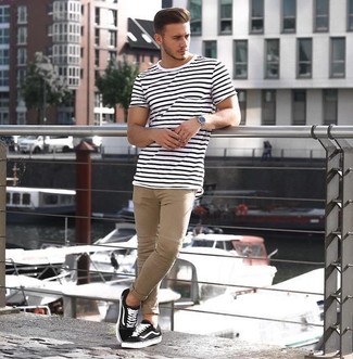 С чем носить черные низкие кеды мужчине