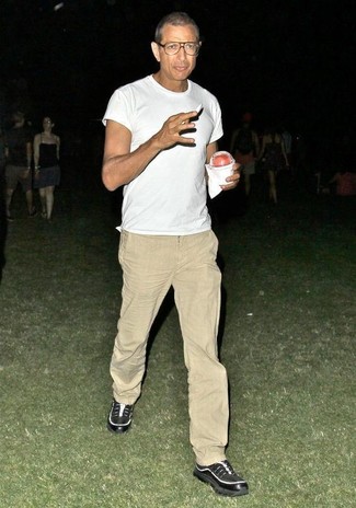 С чем носить черные низкие кеды мужчине