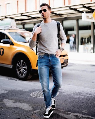 С чем носить черные низкие кеды мужчине