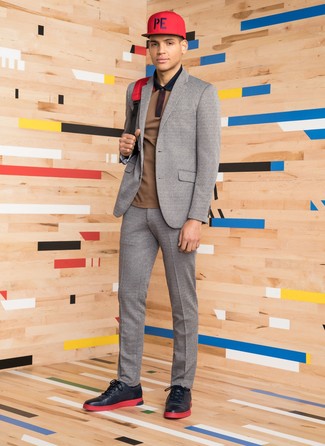 Какие футболки-поло носить с черными низкими кедами мужчине