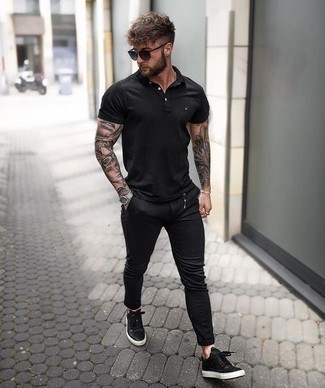 Какие футболки-поло носить с черными низкими кедами мужчине