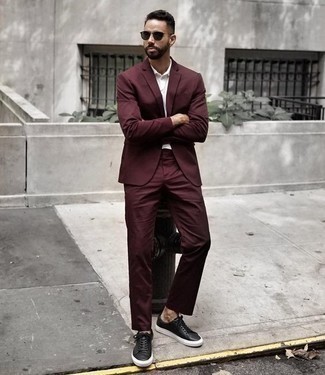 Какие футболки-поло носить с черными низкими кедами мужчине