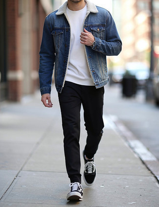 Какие короткие дубленки носить с черными низкими кедами мужчине