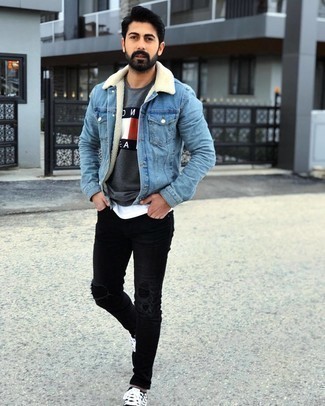 Какие короткие дубленки носить с черными низкими кедами мужчине