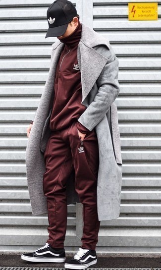 Какие спортивные костюмы носить с черными низкими кедами мужчине