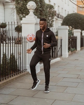 Какие спортивные костюмы носить с черными низкими кедами мужчине